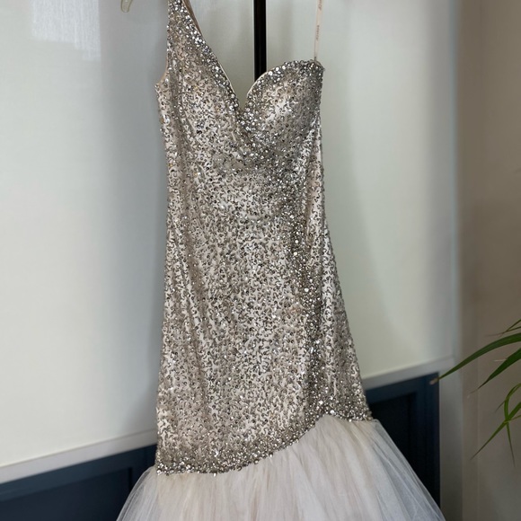 Jovani Crystal champagne gown size 2 - Picture 9 of 15